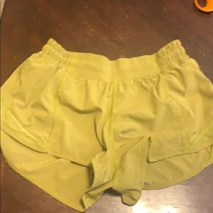 Lululemon Hotty Hot 2.5 in